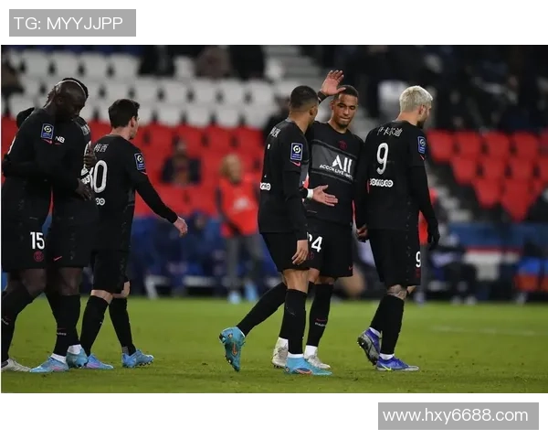 足总杯激战巴黎圣日耳曼与尤文图斯战成平局赛场瞬间引发热烈反响