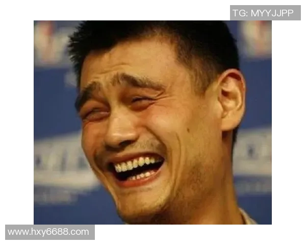 姚明的高级脸魅力解析：从篮球场到时尚界的完美转型之路