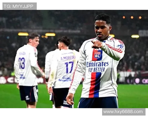 里昂逆袭巴黎圣日耳曼上演经典帽子戏法引爆世界杯历史冷门