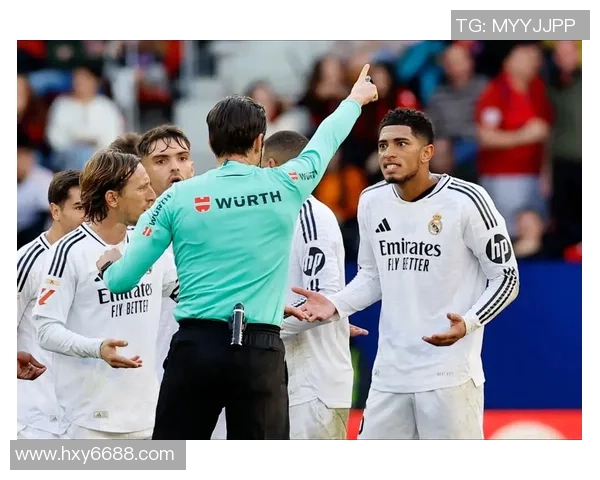 足总杯激战：皇马与拜仁1比1平局神扑引发争议判罚全场沸腾